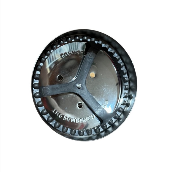 Cut-N-Seal by The Pampered Chef Pastry Cutter 3.5” - Picture 3 of 5